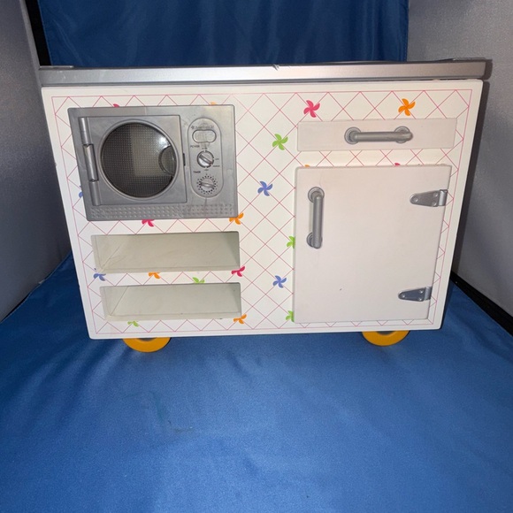 American Girl Doll CAMPUS SNACKS ROLLING CART RETIRED with 10 accessories - Picture 2 of 11